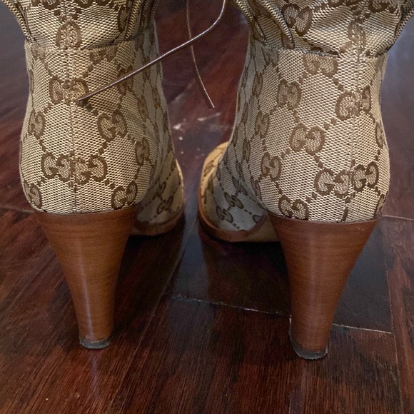 Women’s Gucci Monogram boot size 35 or 5 - Picture 2 of 7